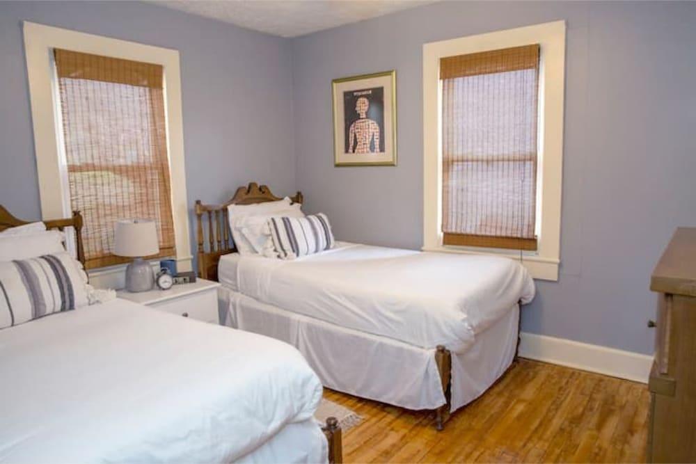 Sunny Home in the Heart of Fayetteville Pet Policy