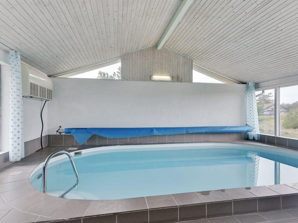 4/1 House with Indoor Pool Pet Policy