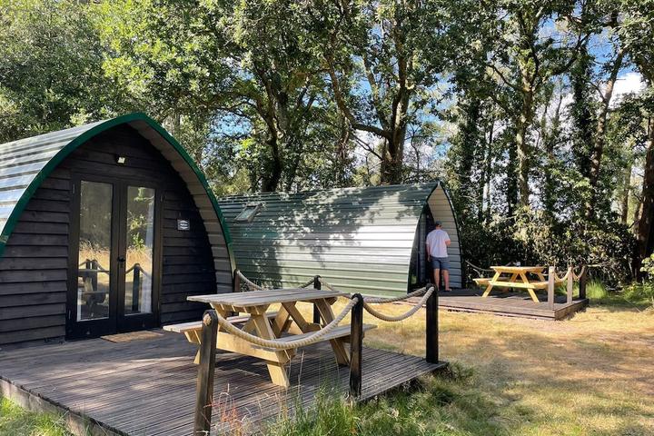 Pet Friendly Nuthatch Cabin at Cloudshill Glade - Campsite