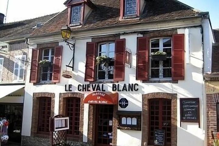Pet Friendly Hotel Restaurant Le Cheval Blanc