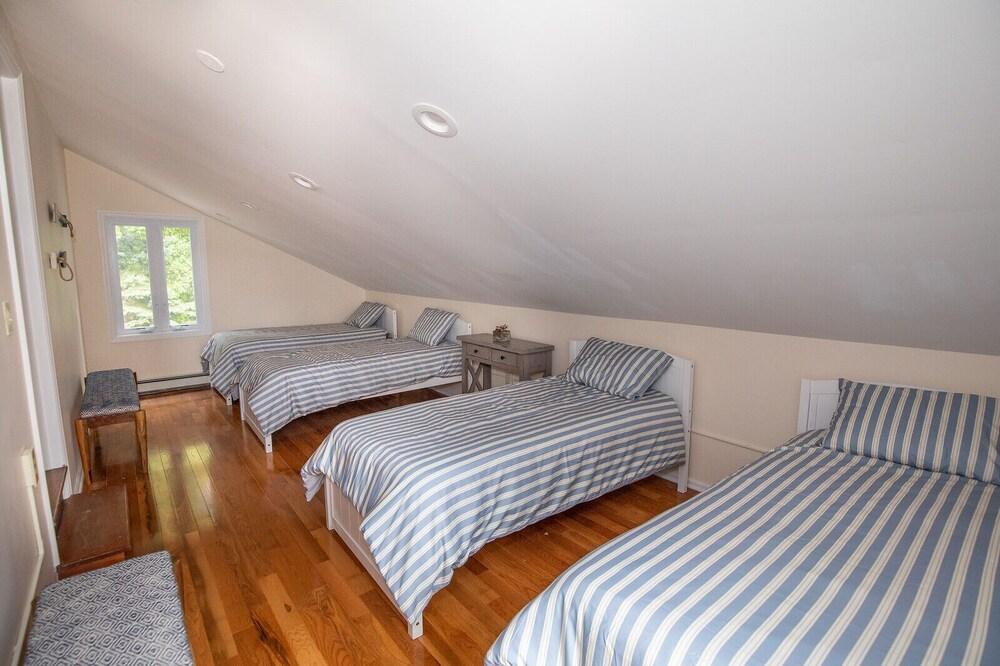 Pet Friendly Candlewood Lake House