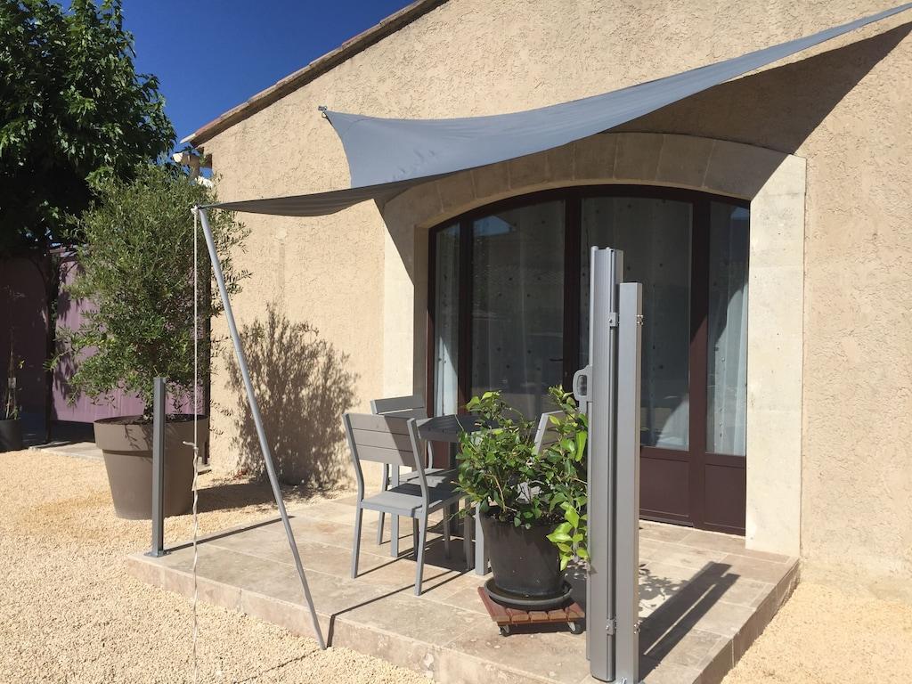 Pet Friendly Beautiful Apartment with Pool at Foot of Luberon