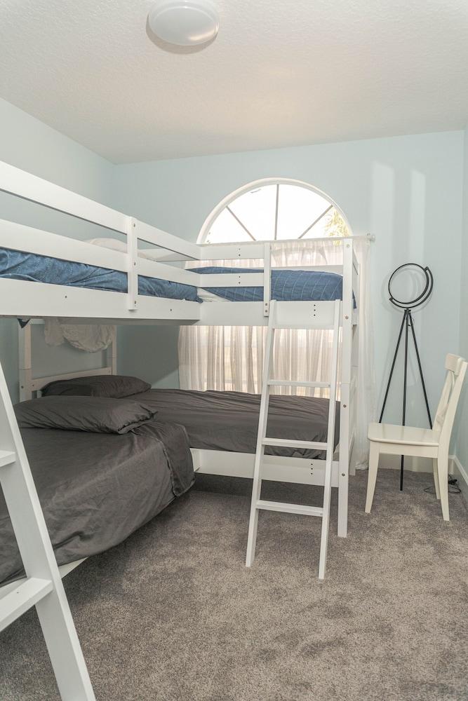 Modern Beach House on Nettles Island Pet Policy