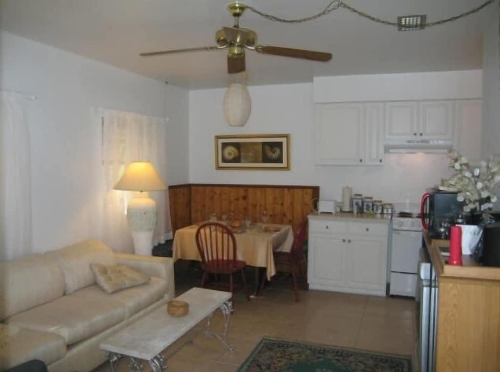 Pet Friendly 2-Bedroom Apartment Steps to the Beach