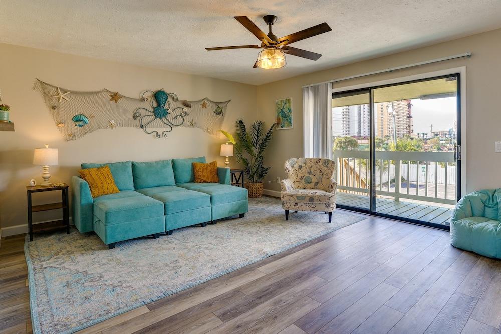 PCB Townhome With Pool Access Walk to Beach Pet Policy