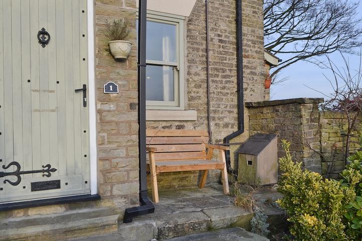 Pet Friendly 2-Bedroom Accommodation in New Mills