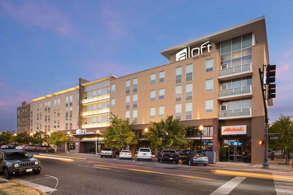Pet Friendly Aloft Birmingham Soho Square