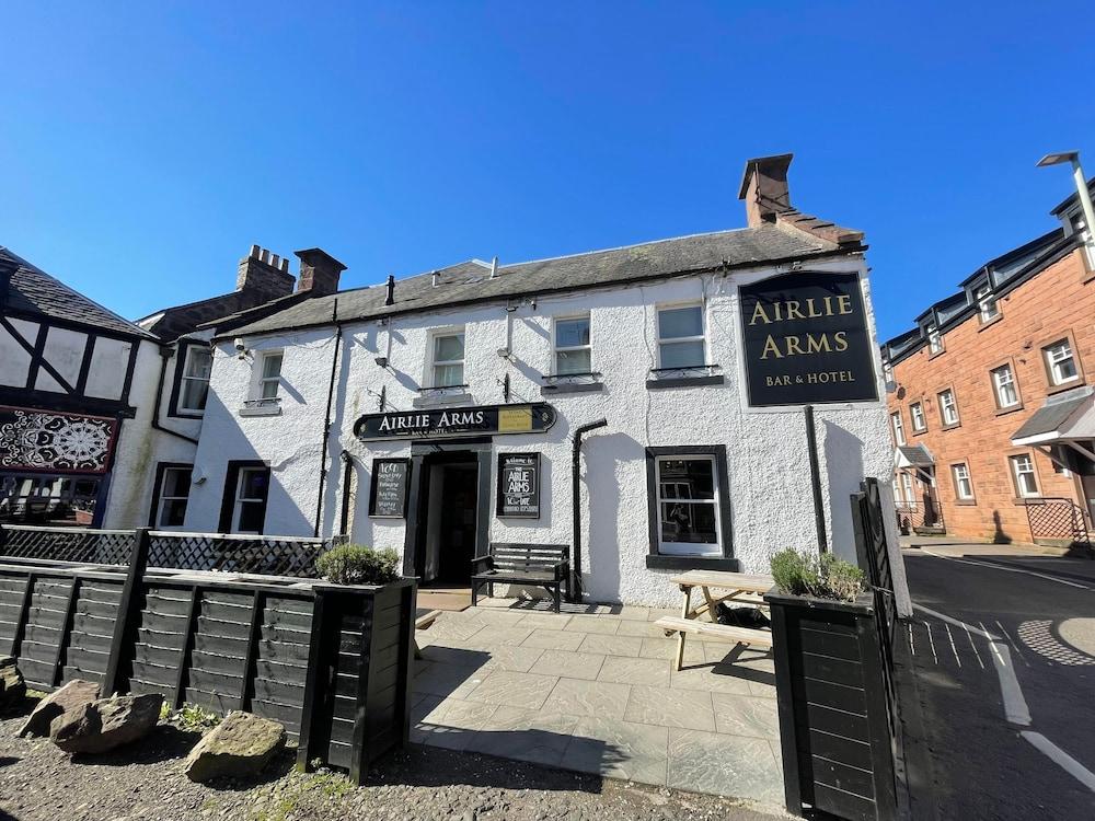 Pet Friendly Airlie Arms Hotel