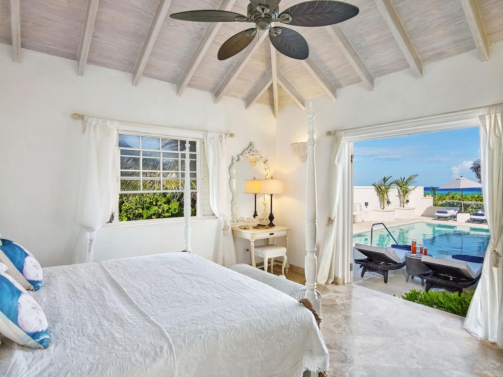 Pet Friendly Luxury 6-Bedroom Oceanfront Villa