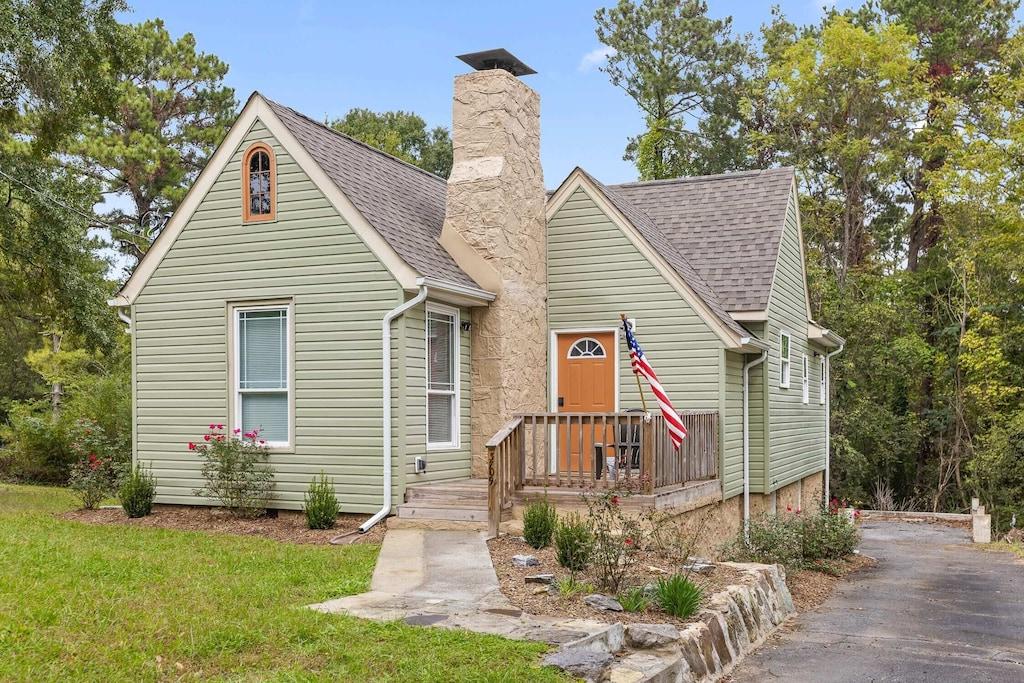 The Ridgeland Trendy Tudor Pet Policy