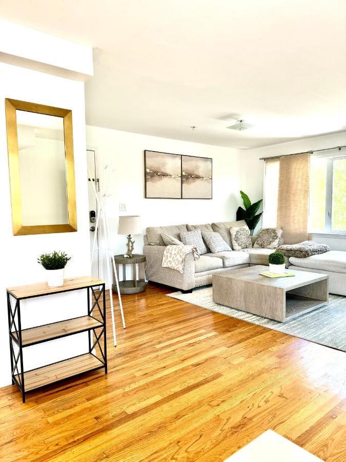 Pet Friendly Stylish Evergreen Apartment by Newark Airport