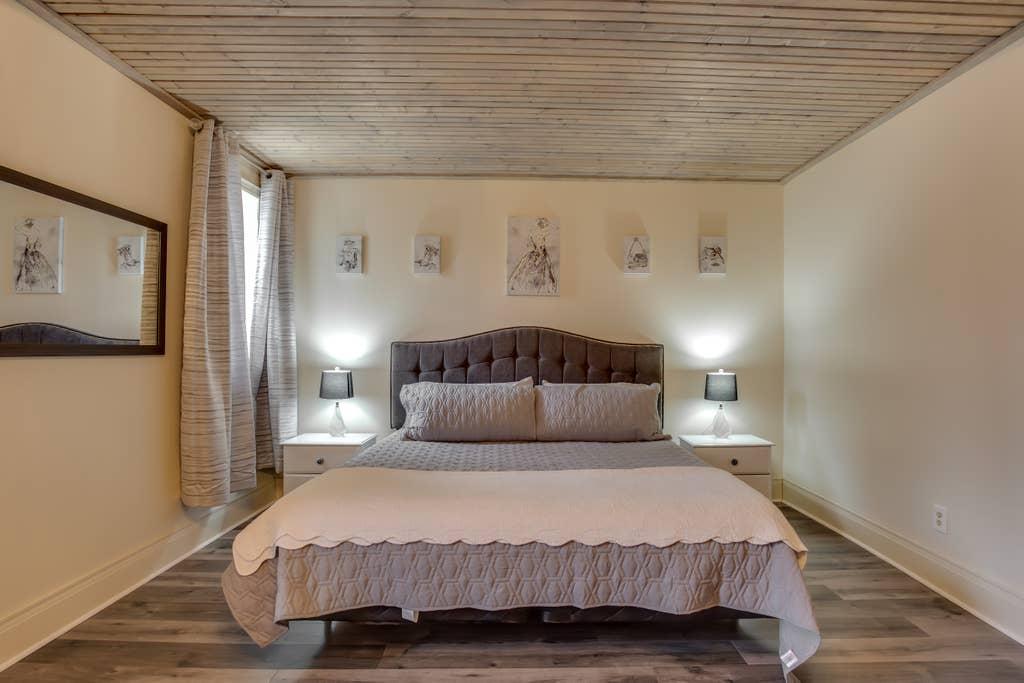 Singhampton Airbnb Rentals Pet Policy