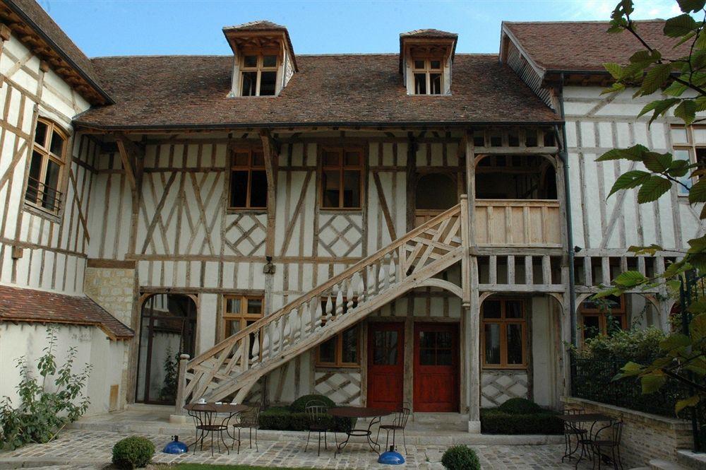 Hotel La Maison De Rhodes Pet Policy