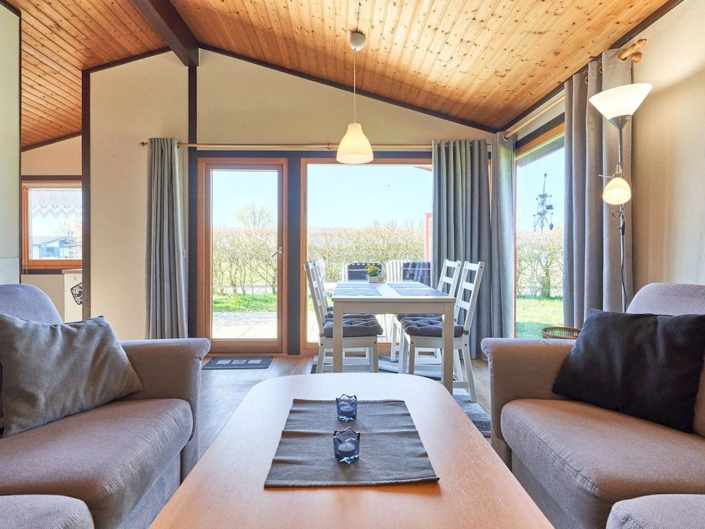 Holiday House Simi Pet Policy