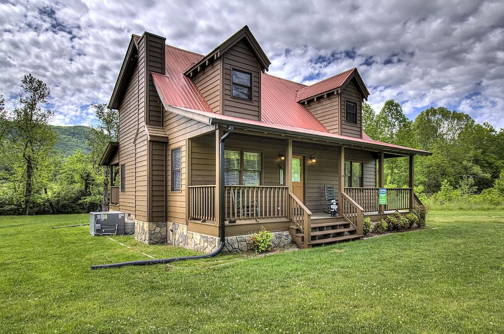 Pet Friendly Creekside Tranquil Cabin Near National Park