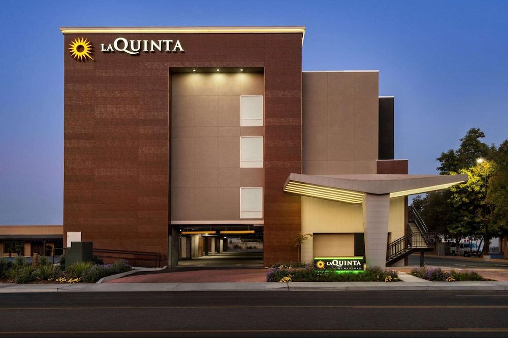 Pet Friendly La Quinta Inn & Suites by Wyndham Clovis CA