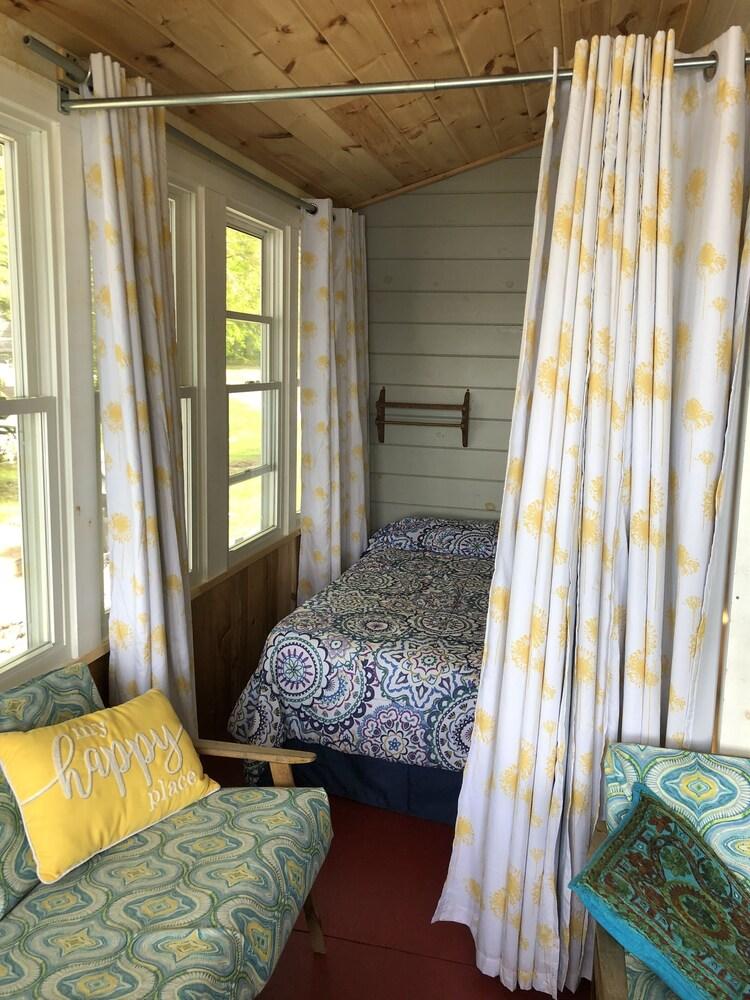Pet Friendly Maine Cottage of a Quilt Maker