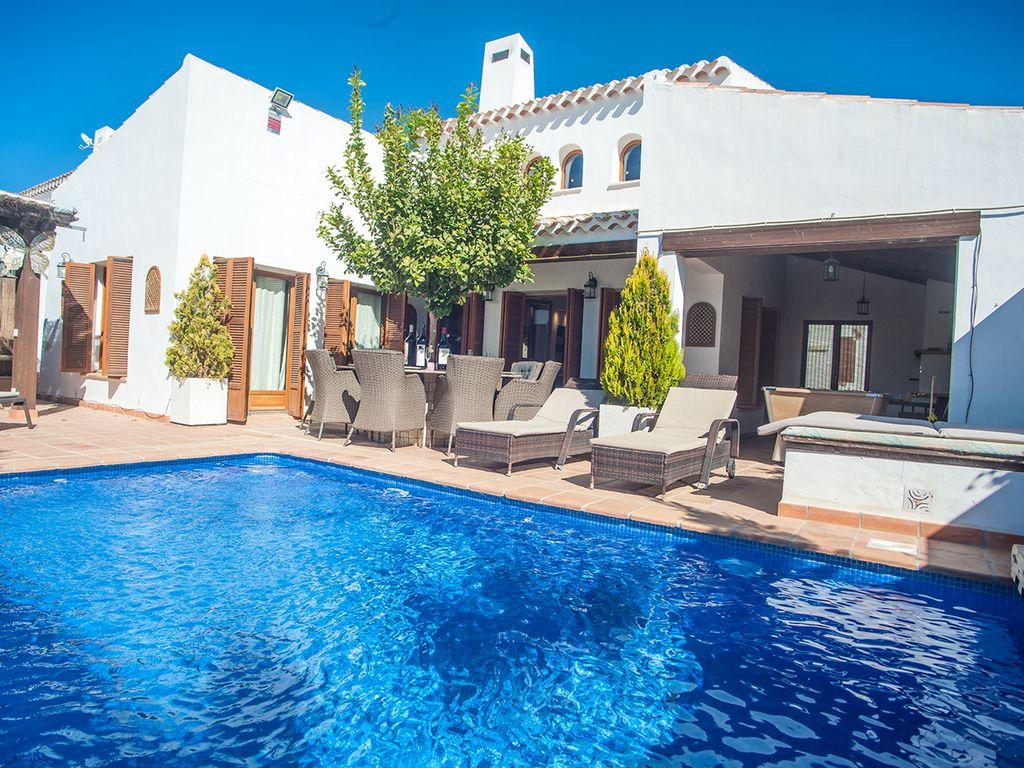 Pet Friendly 5/3 Villa with Swimming Pool