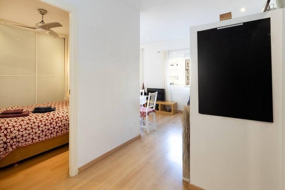 Pet Friendly Cosy Apartment in Barcelona