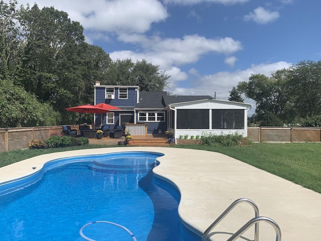 Pet Friendly Private Oasis With Huge Screened Porch