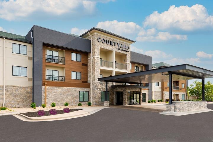 Pet Friendly Courtyard by Marriott Springfield Airport