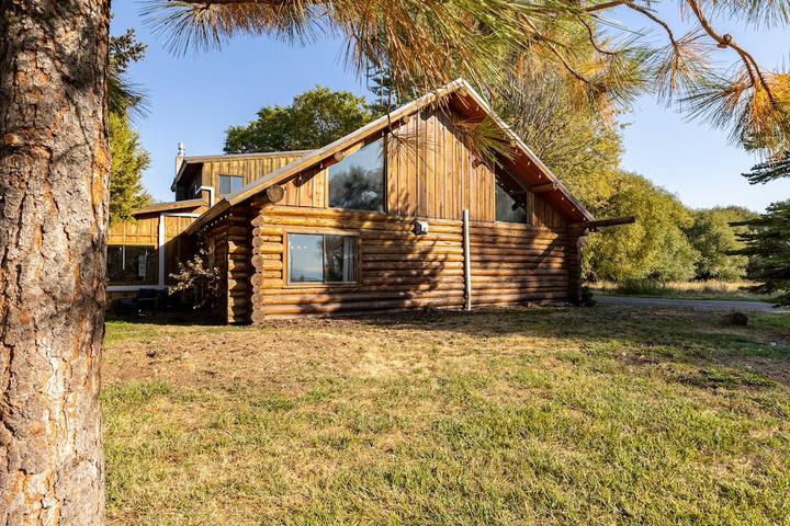 Pet Friendly Remodeled Historic Cabin with Modern Conveniences