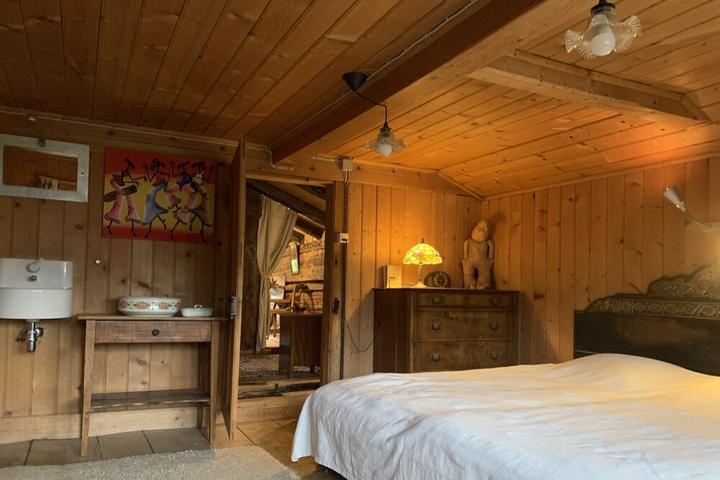 Pet Friendly Authentic Luxury Chalet with Garden