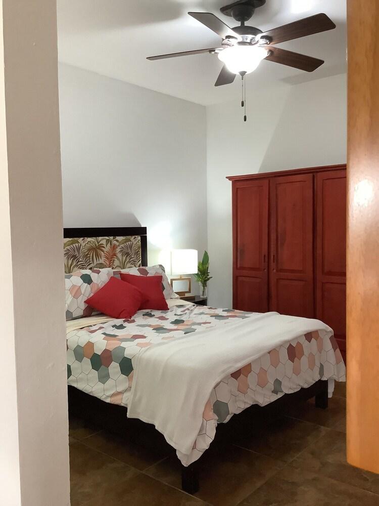 Pet Friendly Outstanding Location & Vibe