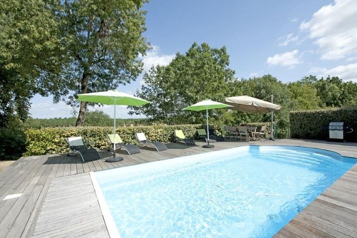 Pet Friendly Private Swimming Pool & Driving Range