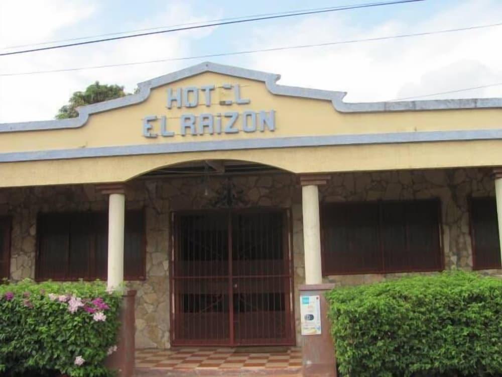Pet Friendly Hotel El Raizon