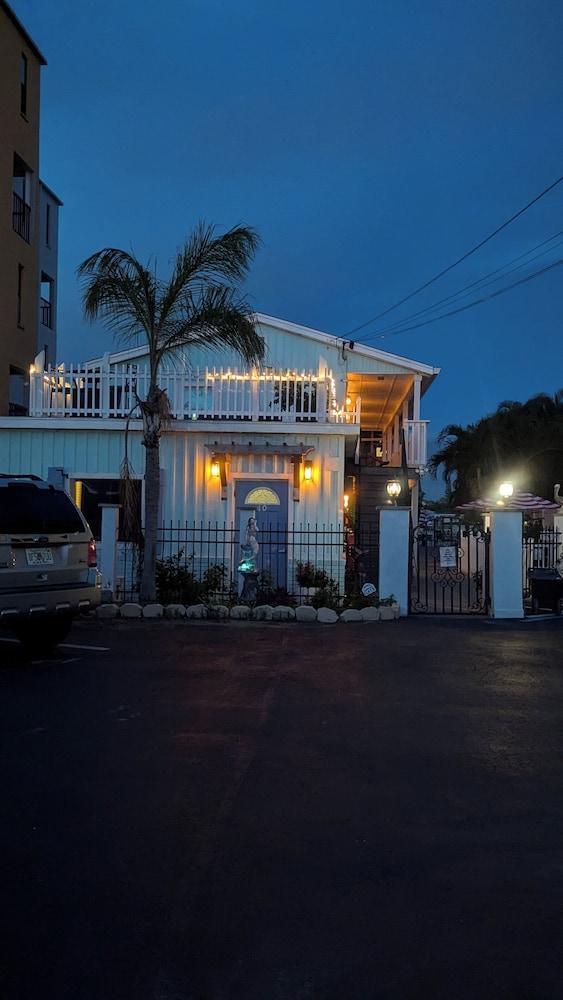 Pet Friendly Lorelei Resort Motel