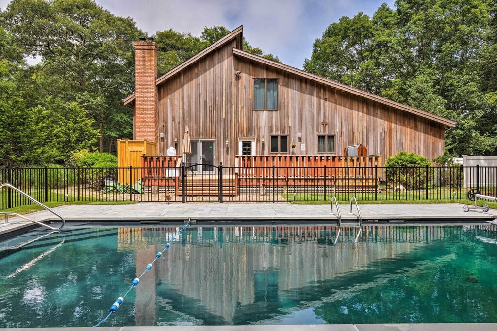 Beautiful East Hampton Home with Hot Tub Pet Policy