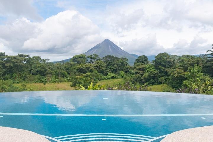 Pet Friendly Hotel Arenal Lodge