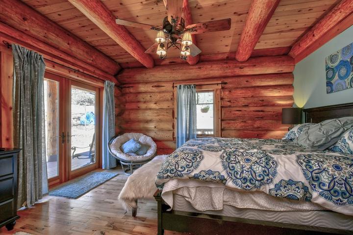 Pet Friendly Browns Valley Log Home