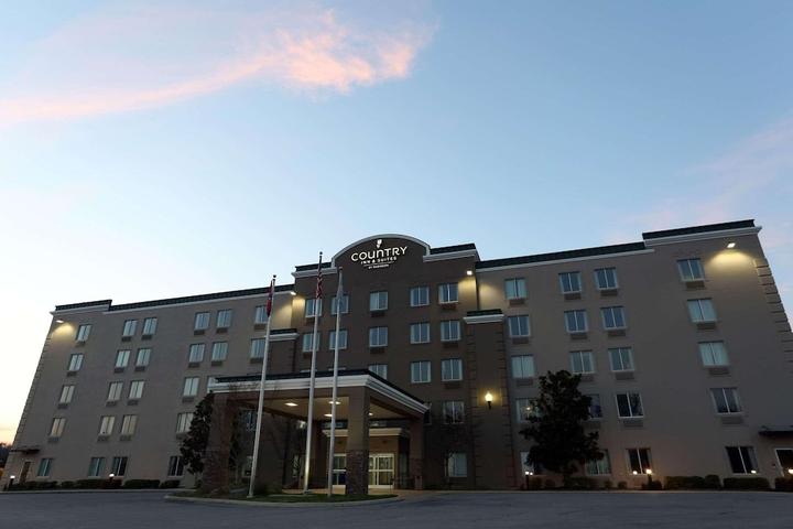 Pet Friendly Country Inn & Suites by Radisson Cookeville TN