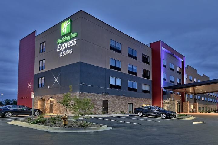 Pet Friendly Holiday Inn Express and Suites Broomfield an IHG Hotel
