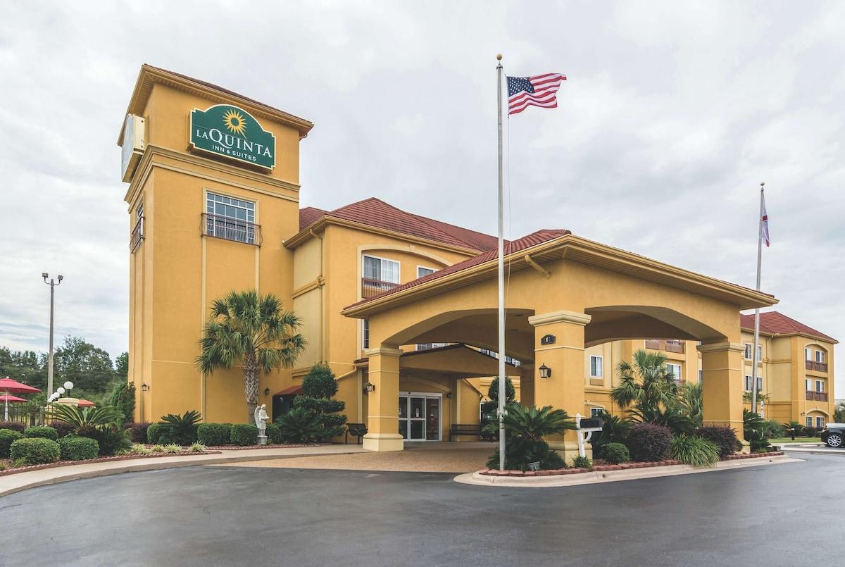 pet friendly hotels prattville al