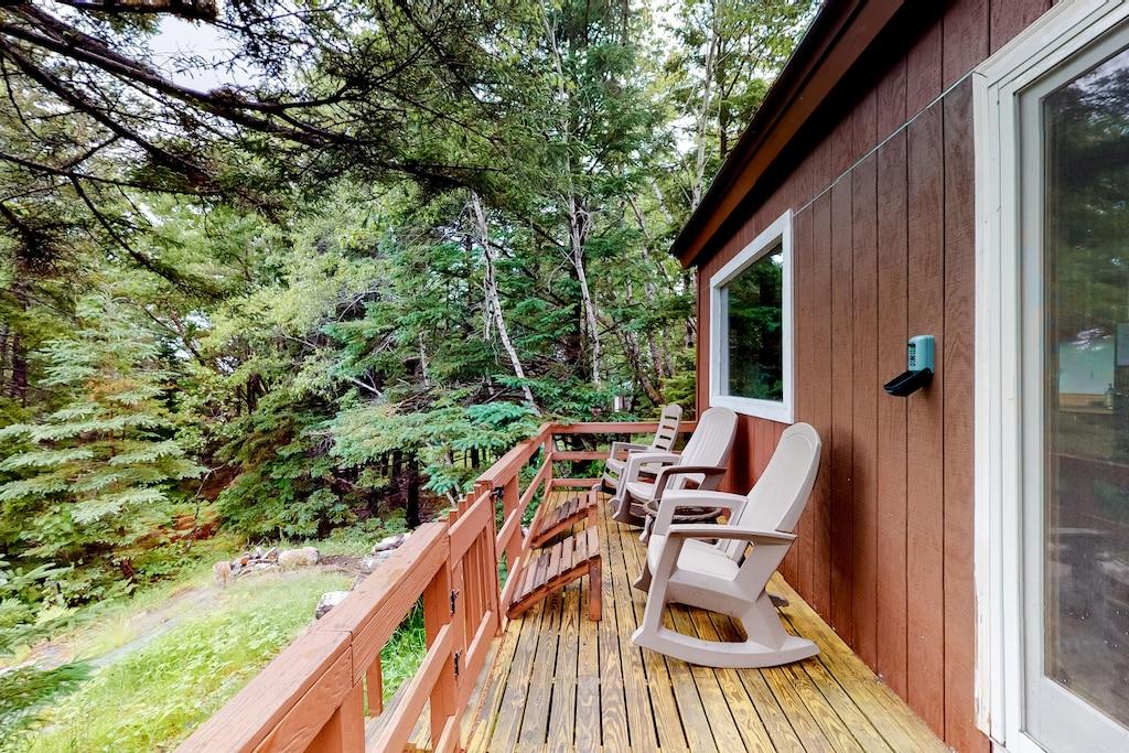Pet Friendly Sunset Point Cottage with Mountain & Park Views