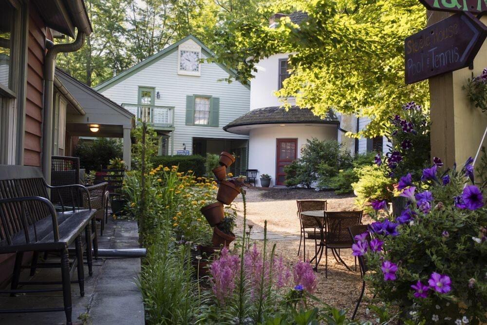 Pet Friendly The Inn at Gristmill Square