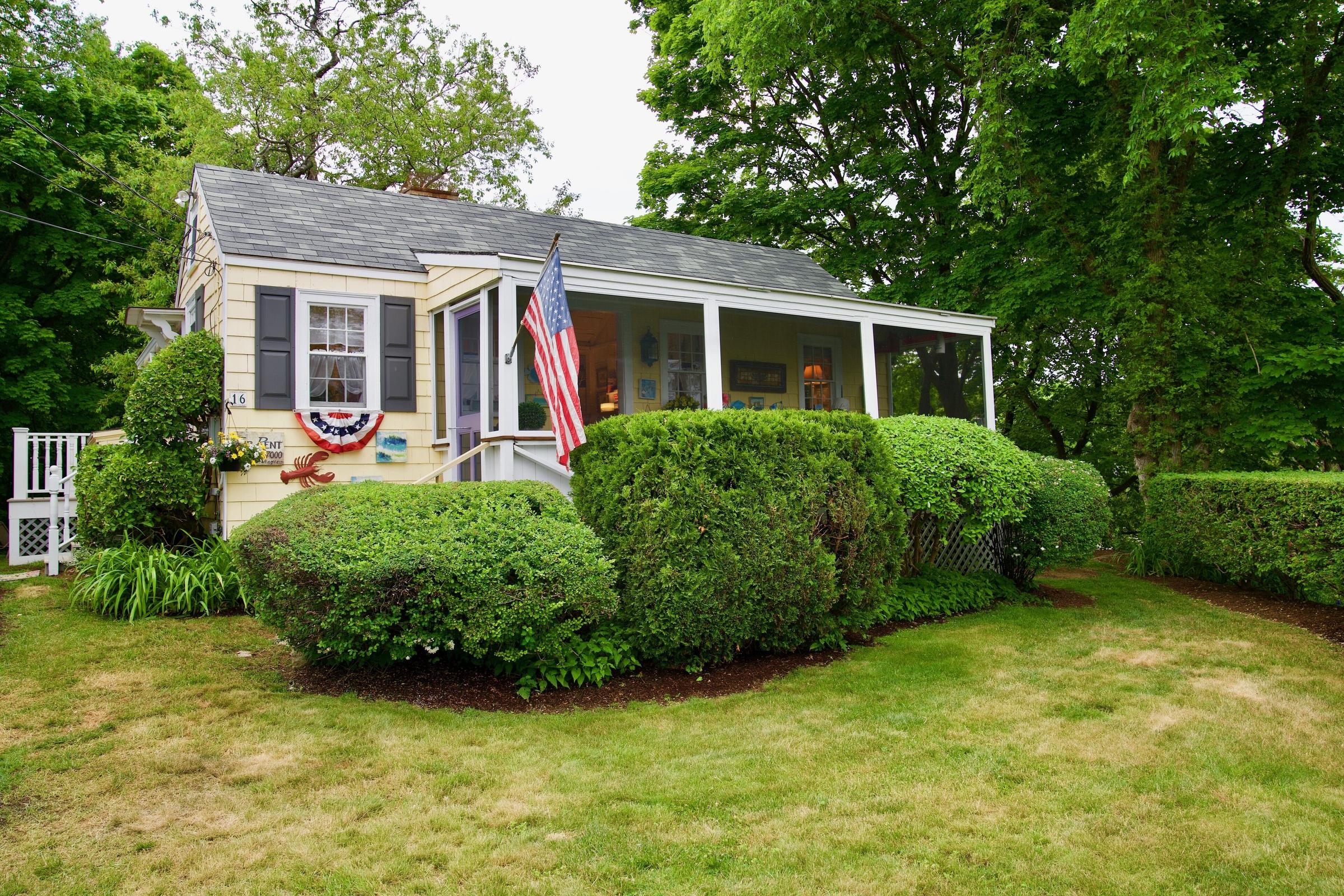 Pet Friendly Cottage on the Pond 