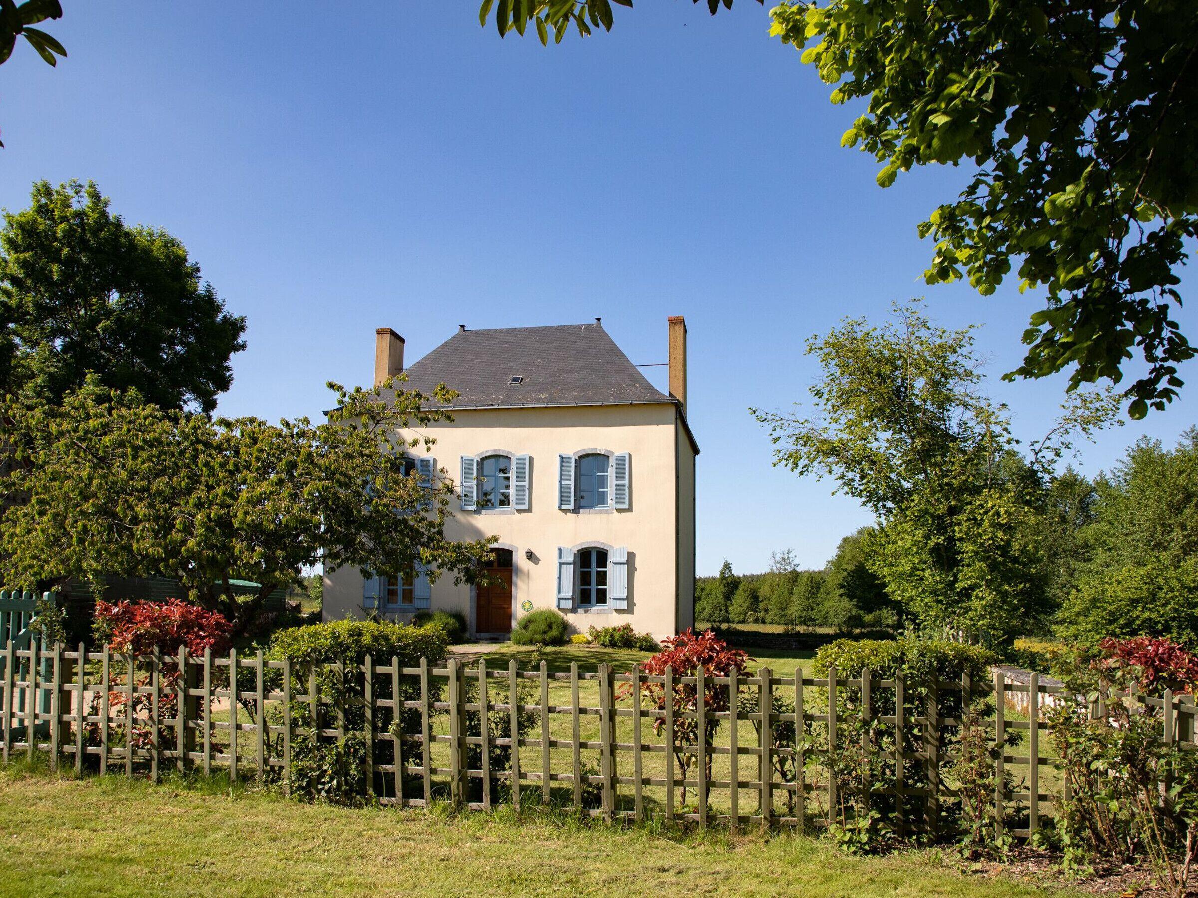 Pet Friendly 3BR Gite in Saint-Pierre-Sur-Erve