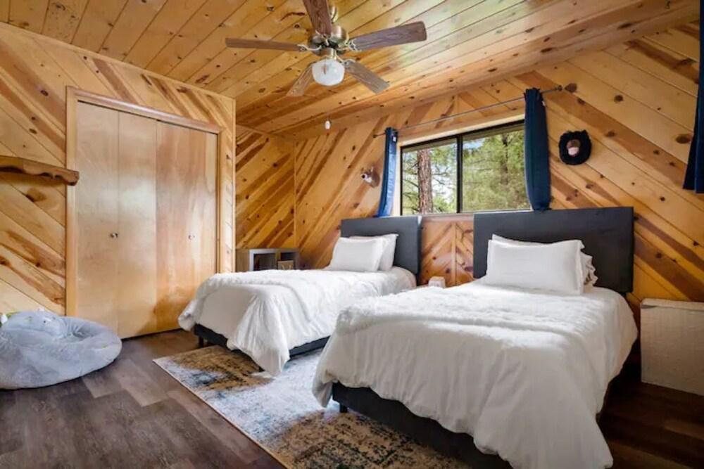 Pet Friendly Cozy Cabin 5 Miles from Fool Hollow Lake