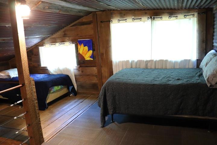 Pet Friendly Old Hay Loft - Blackfork Cabin