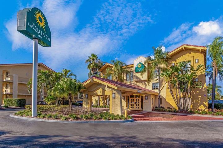 Pet Friendly La Quinta Inn by Wyndham Tampa Bay Pinellas Park Clearwater