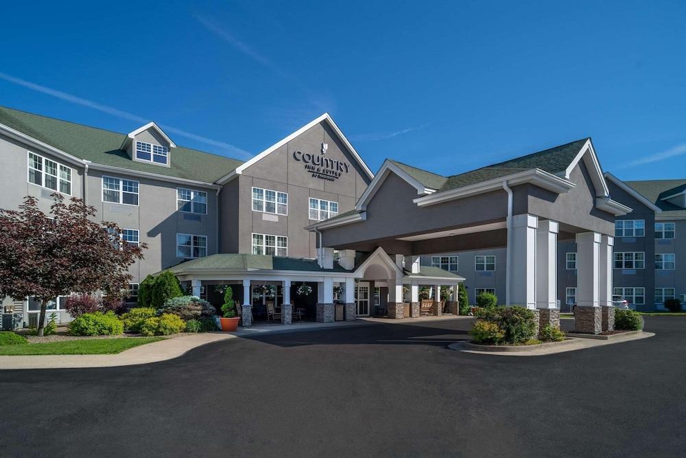 Pet Friendly Country Inn & Suites by Radisson Beckley WV