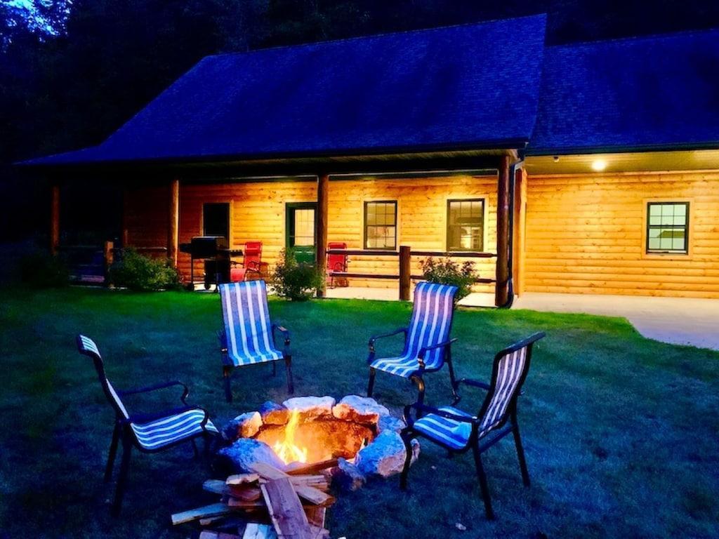 Edgewood Lodge Log Cabin with Hot Tub Pet Policy