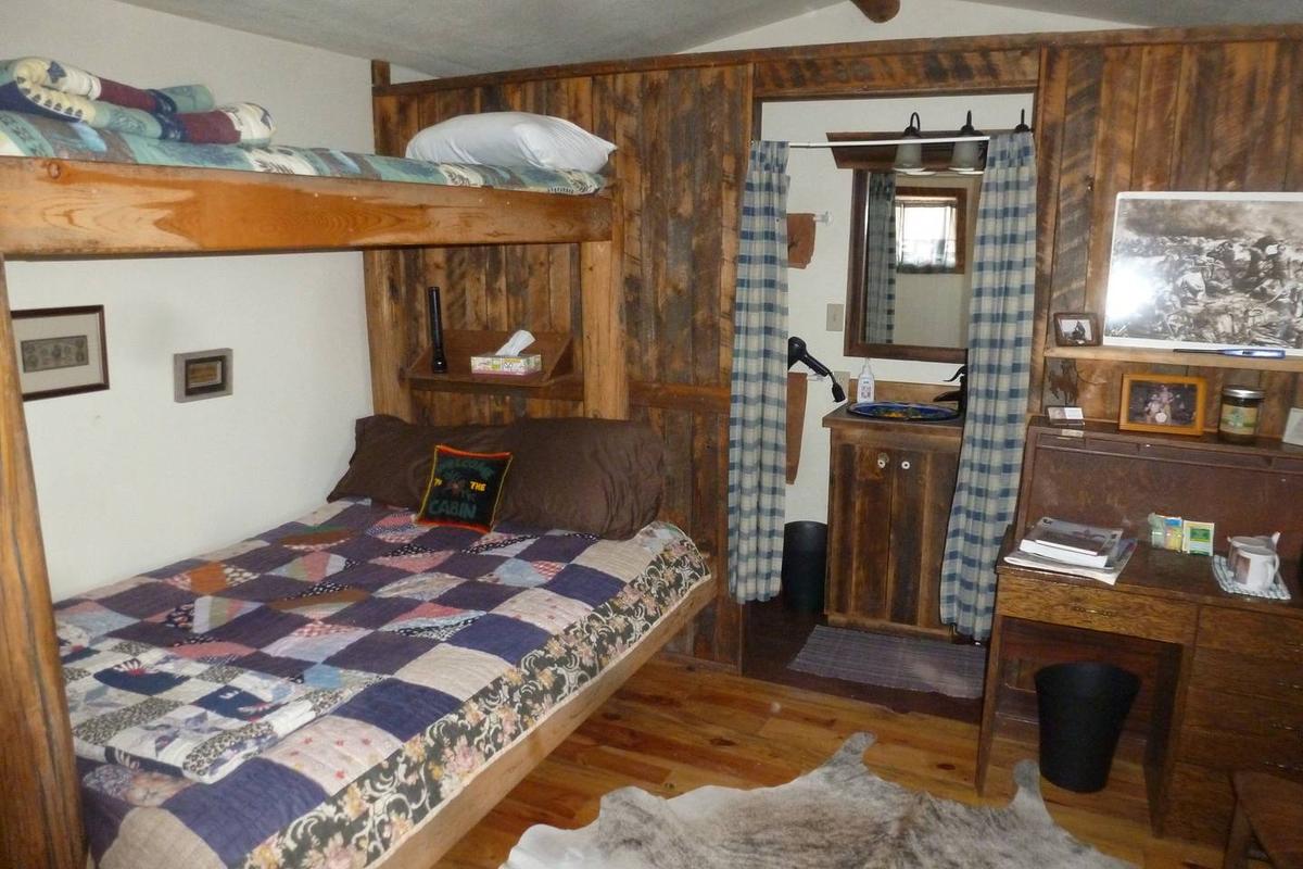 Bunkhouse Near Yellowstone Pet Policy