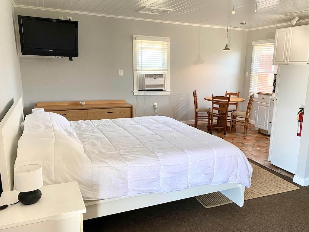 Pet Friendly Hotel Room with King Bed Close to Beach