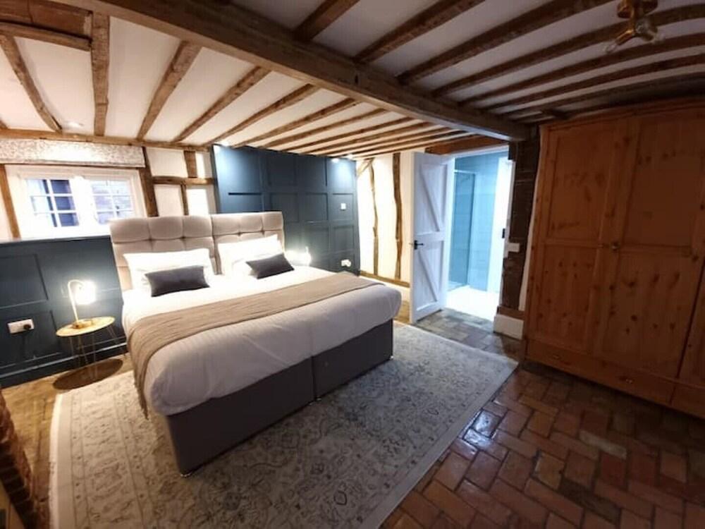 Historic Riverside Retreat Pet Policy