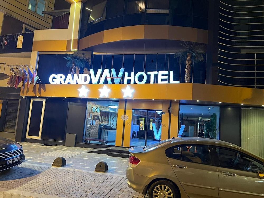 Pet Friendly Grand Vav Hotel